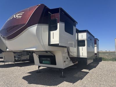Luxe Elite 44FL — LUXURY Fifth-Wheel