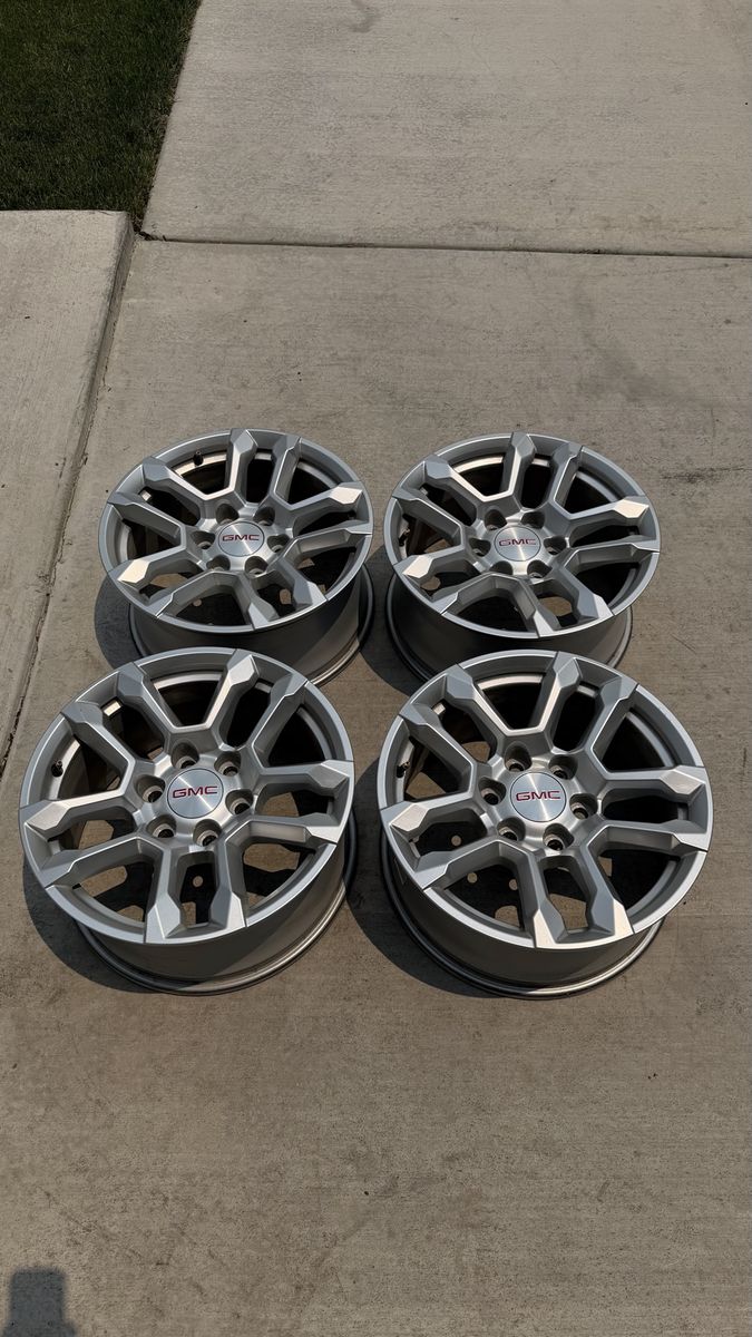 GMC Sierra 1500 Yukon Denali Rims 18” like new