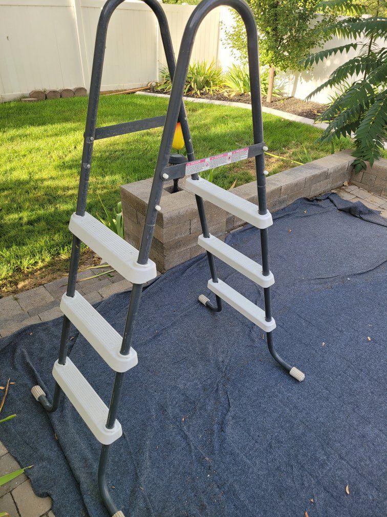Above Ground Swimming Pool A-Frame Ladder with Safety Treads