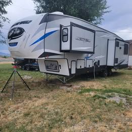 2020 Arctic Wolf 5th wheel for sale