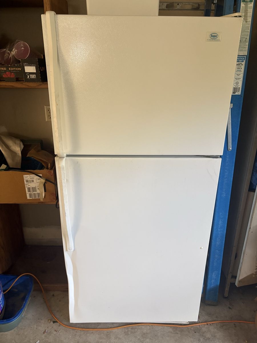 Roper Top-Freezer Refrigerator 18 cubic feet