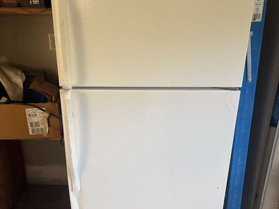 Roper Top-Freezer Refrigerator 18 cubic feet