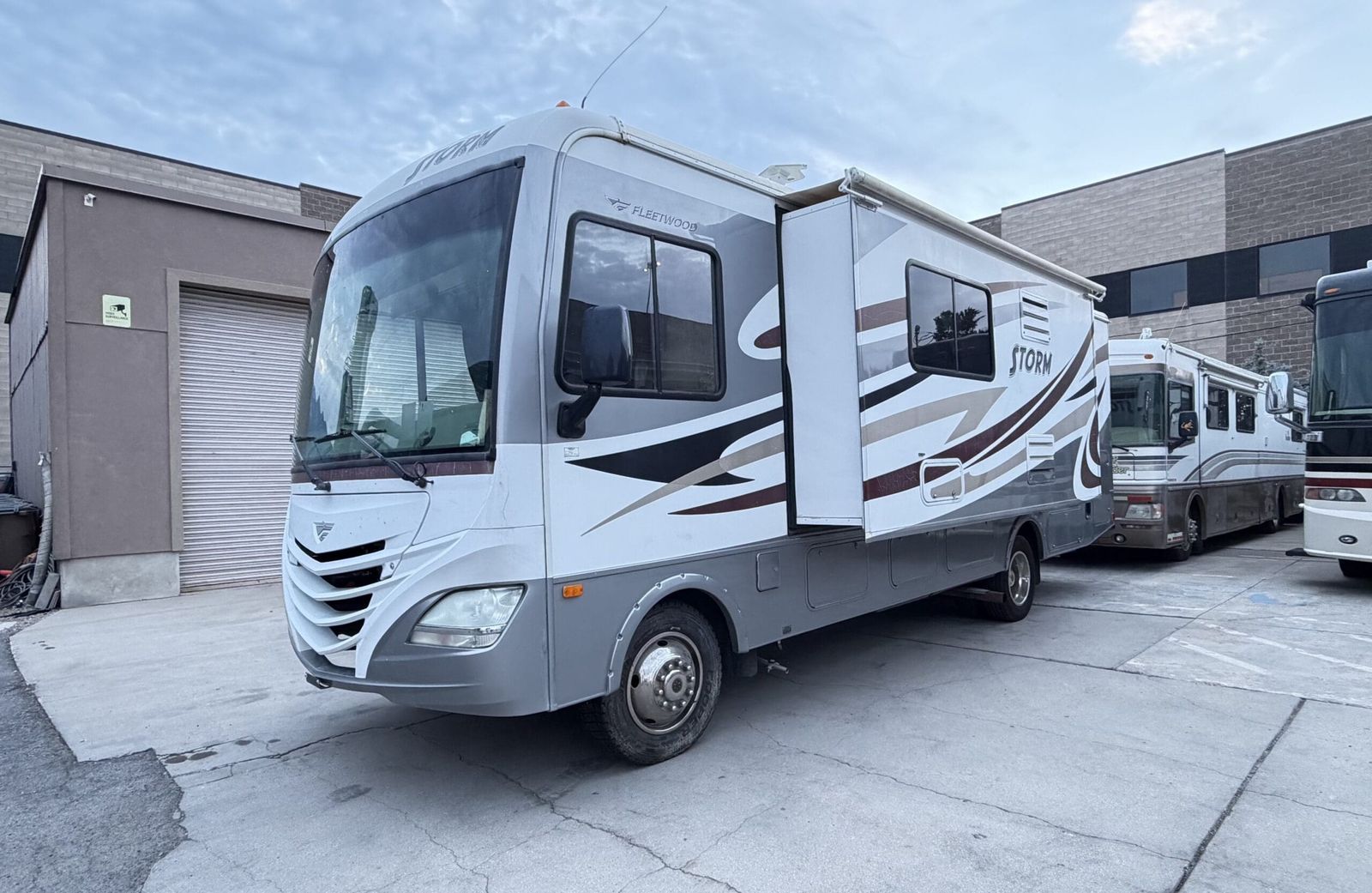 2013 Fleetwood Storm 28MS with Slide
