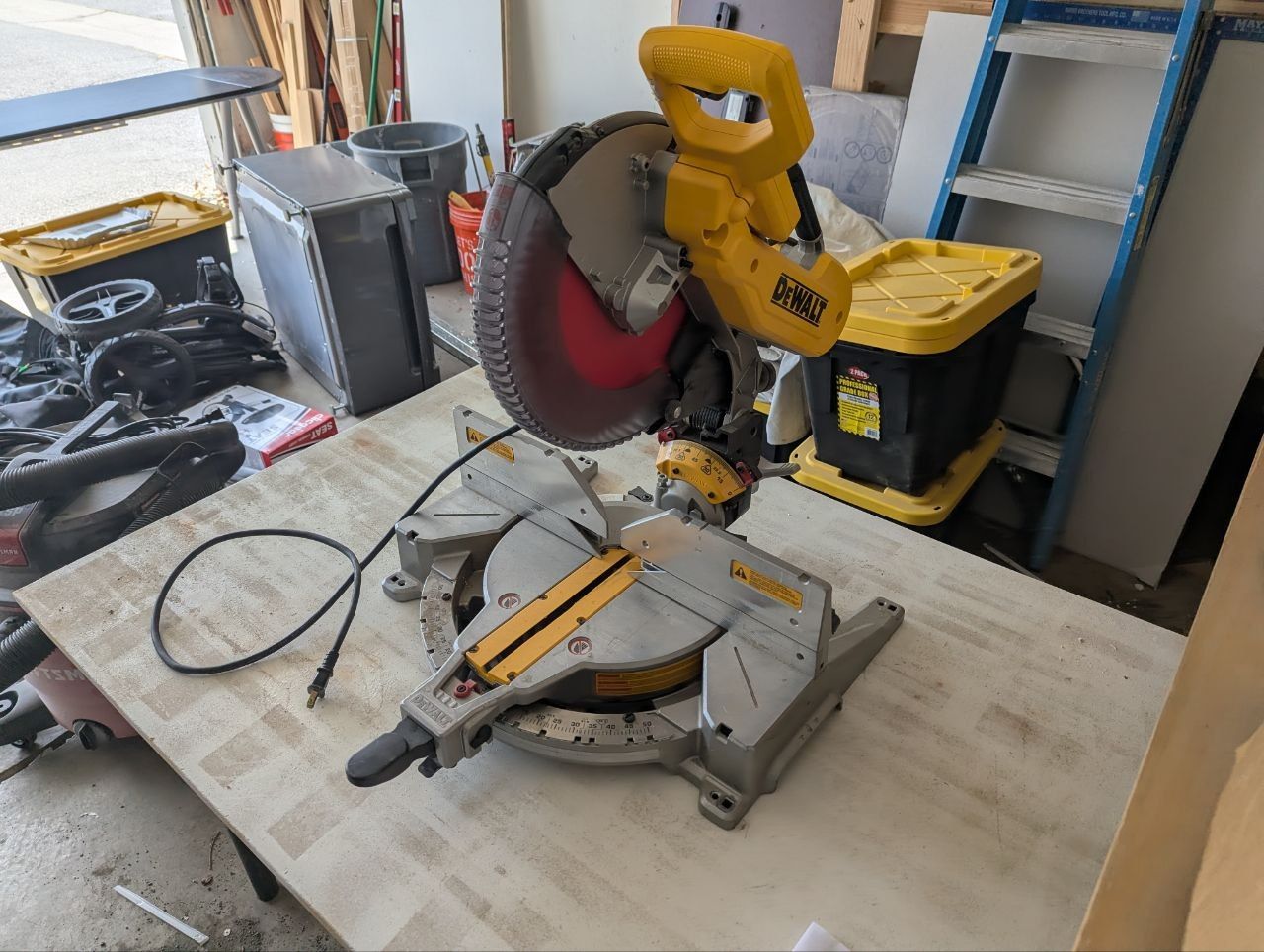DeWalt 12" Single Bevel Compound Miter Saw