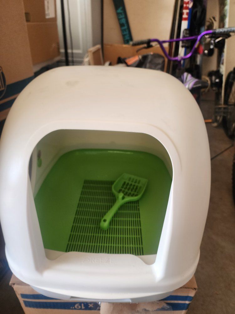 Hooded Cat Litter Box