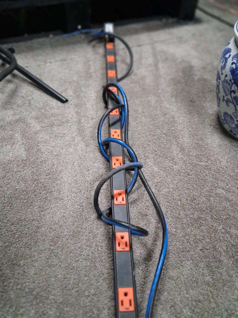 Middle Atlantics Products 20 Outlit Power Strip Good!