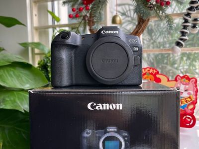 Canon R8