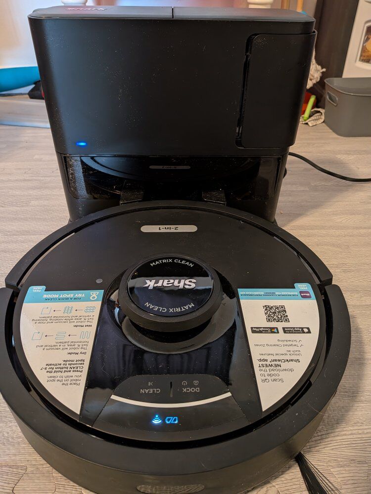 Shark Matrix 2 in 1 Robot Vacuum+ Mop