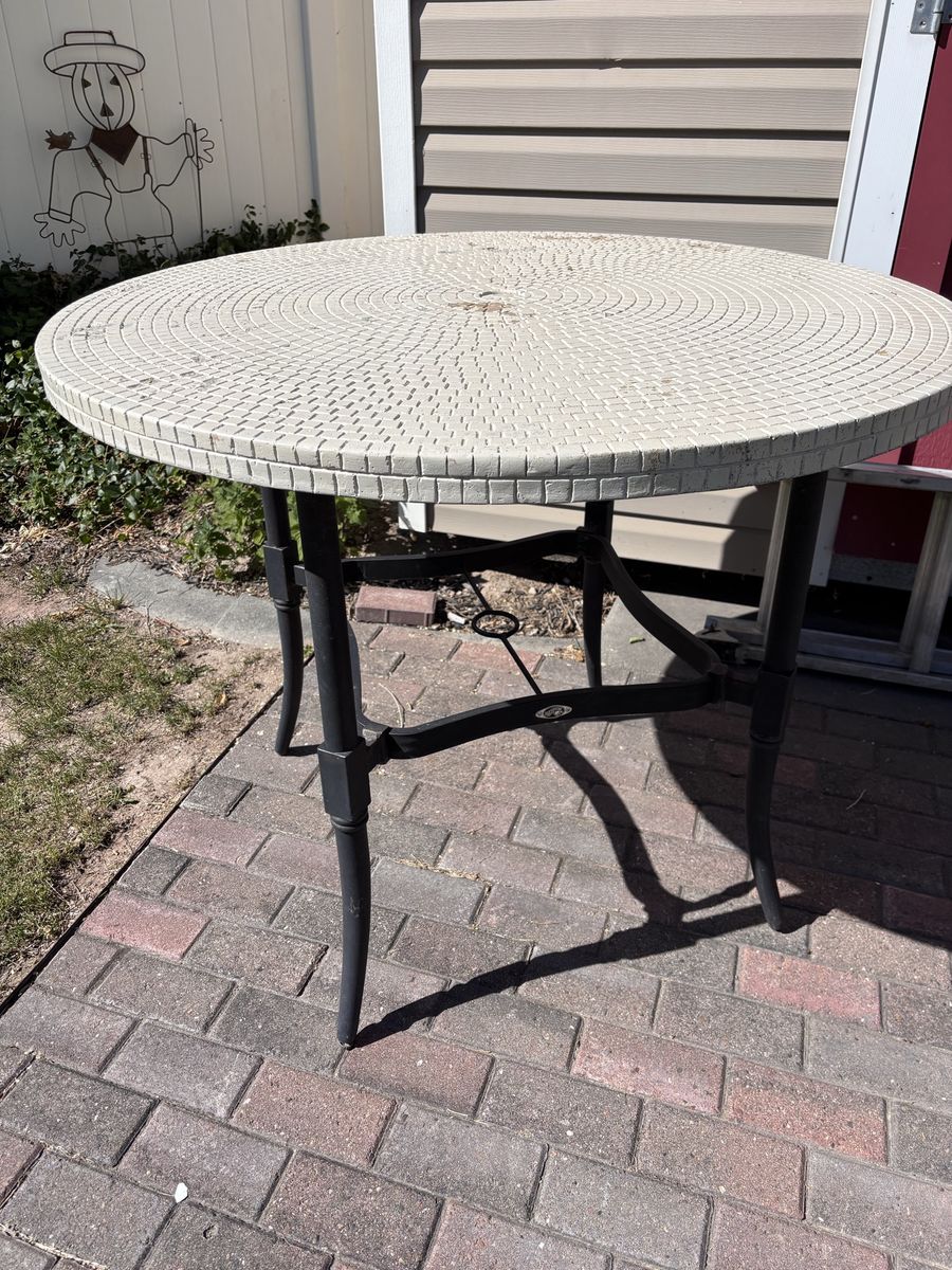 Round 42” Patio Table Counter Height