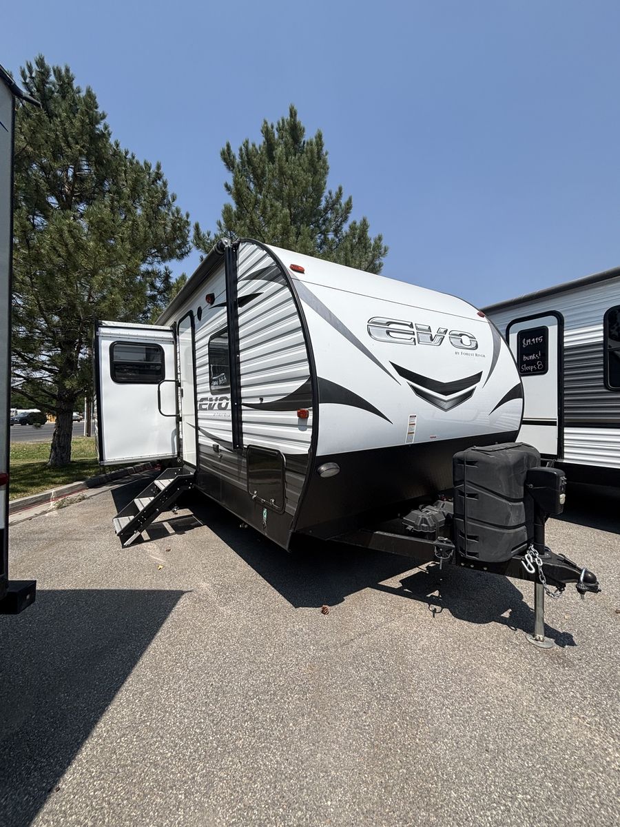 2021 EVO - 2445RB Super clean! No bunks