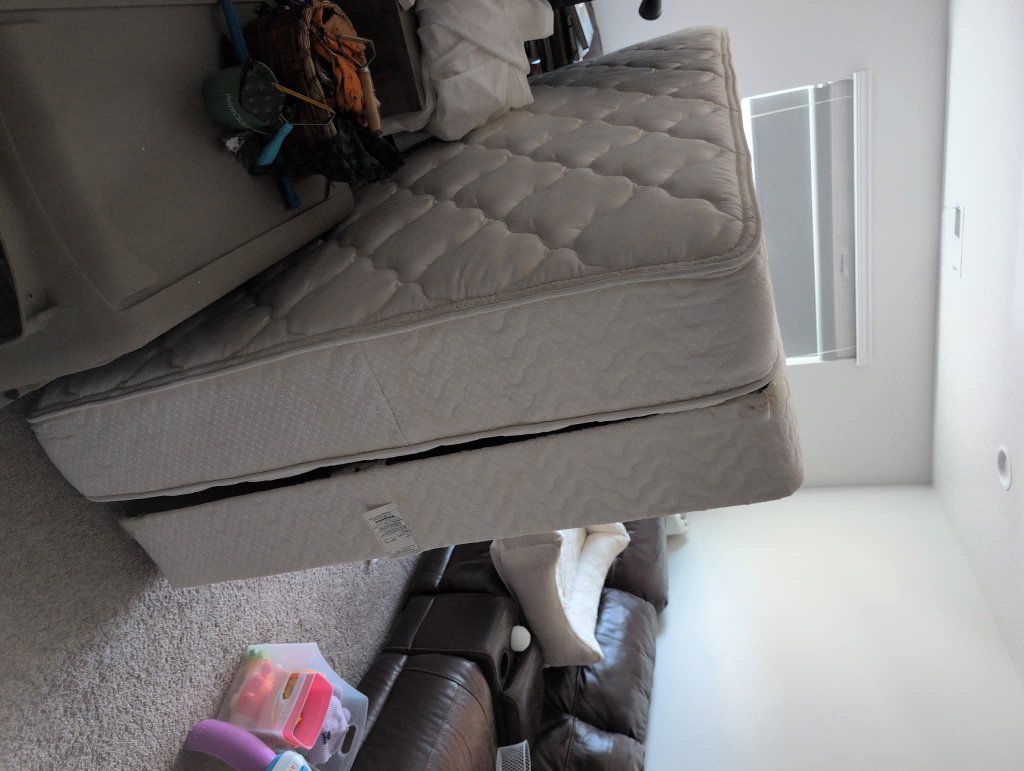 free queen mattress and box spring