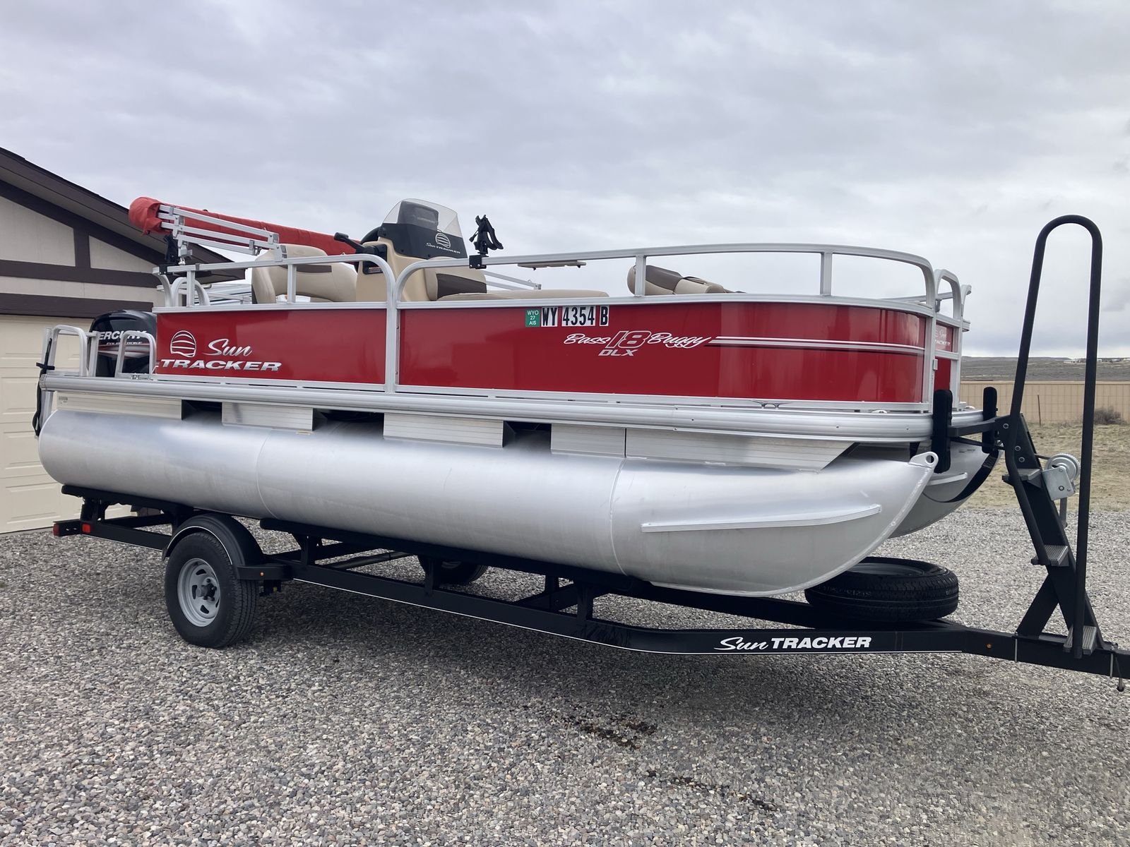 2017 Suntracker Bass Buggy 18DLX