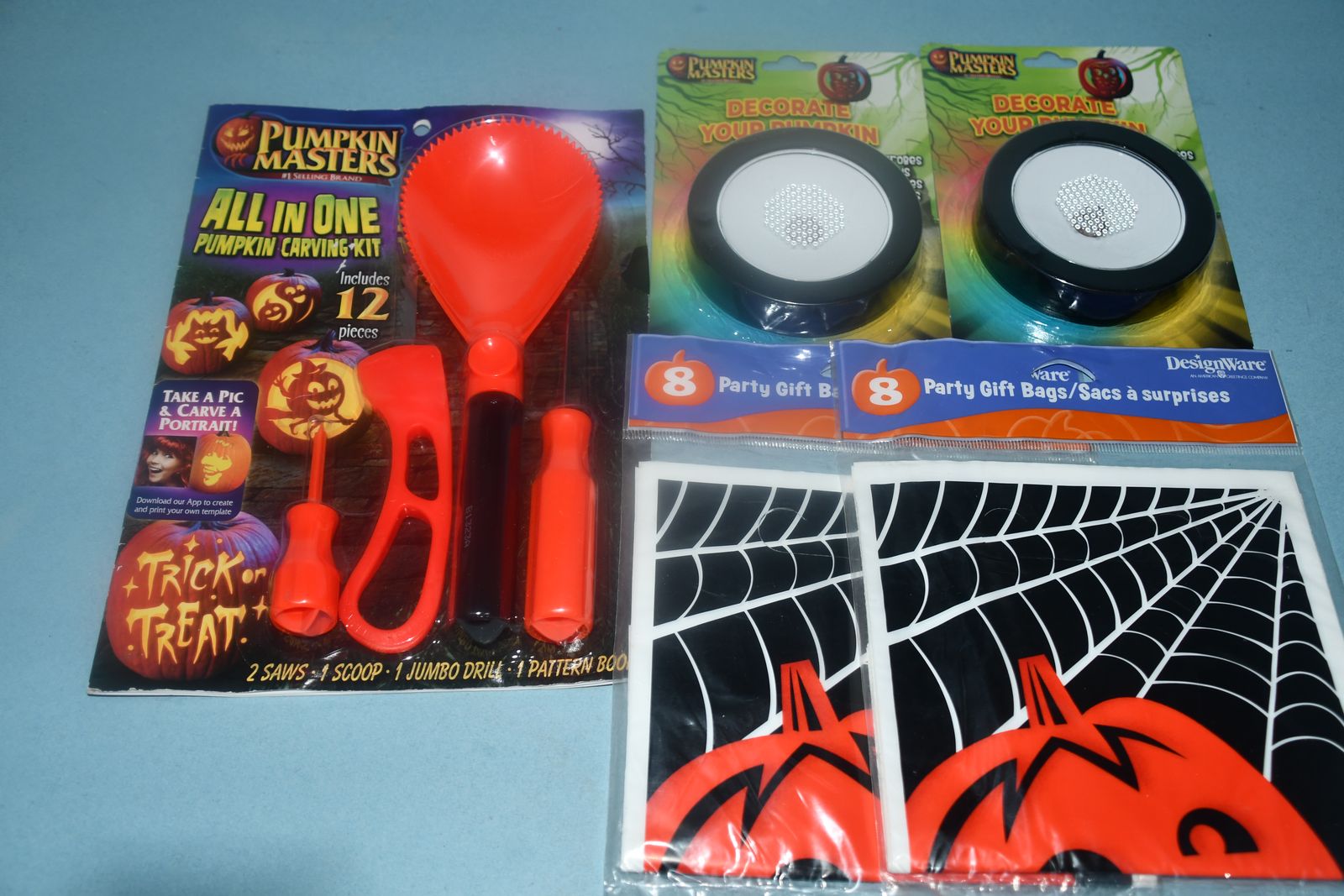 NEW ~ HALLOWEEN PUMPKIN CARVING SET, 2 STROBE LIGHTS & 16 PARTY GIFT BAGS ~ ALL FOR $5