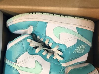Womens Air Jordan Mid 1 size 8