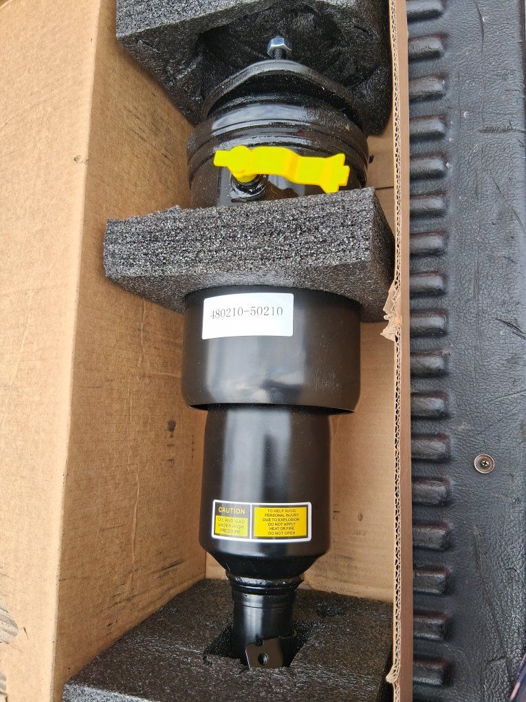 1 New Left Side Air Strut For a 2007 to 2017 Lexus.
