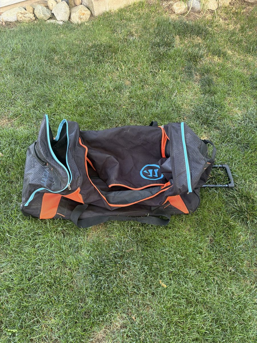 Warrior wheelie hockey bag 