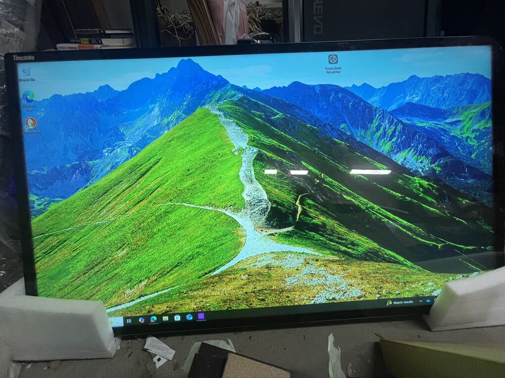 65 4k Touchscreen Smart Board