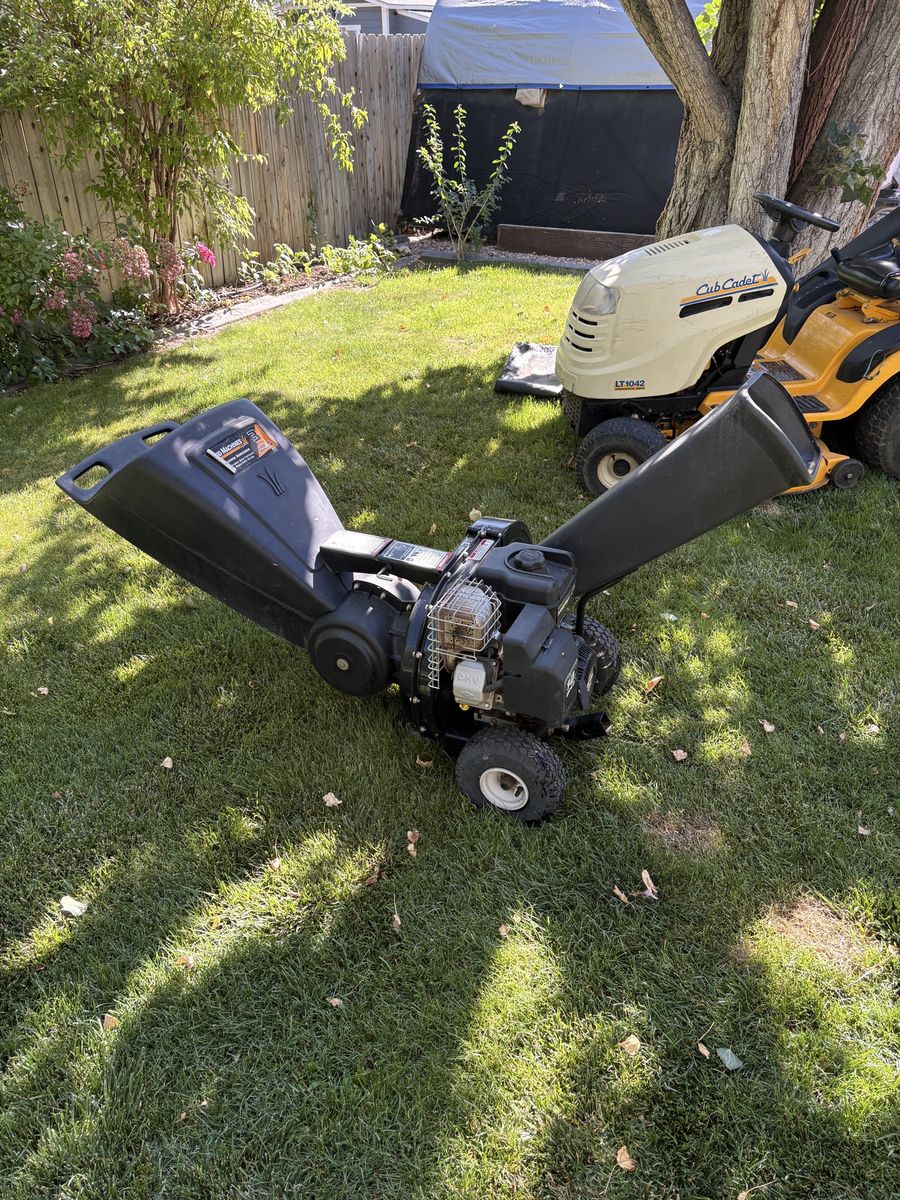 Yard Machines by MTD 10HP Chipper Shredder - 3-Way Feeding, 2.5 Bushel Capacity
