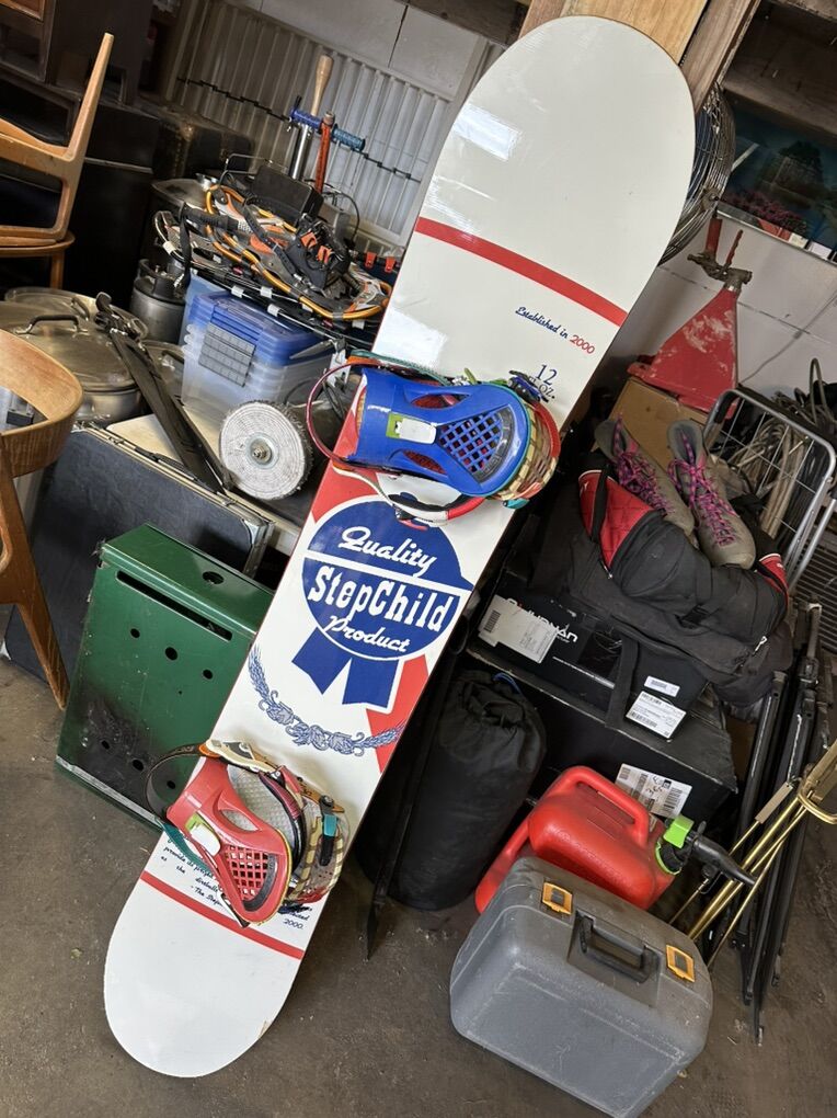 Stepchild Latchkey Snowboard Pabst PBR 155 cm