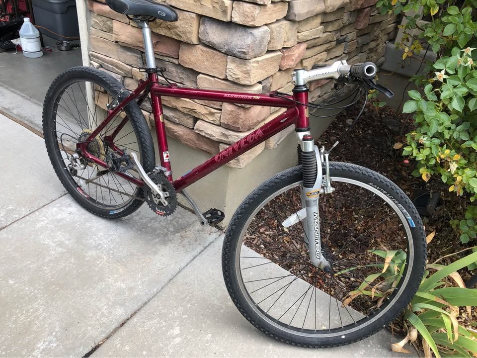 Univega Aluminum 701 7x3 Manitou SX Front Suspension Bike Just Serviced