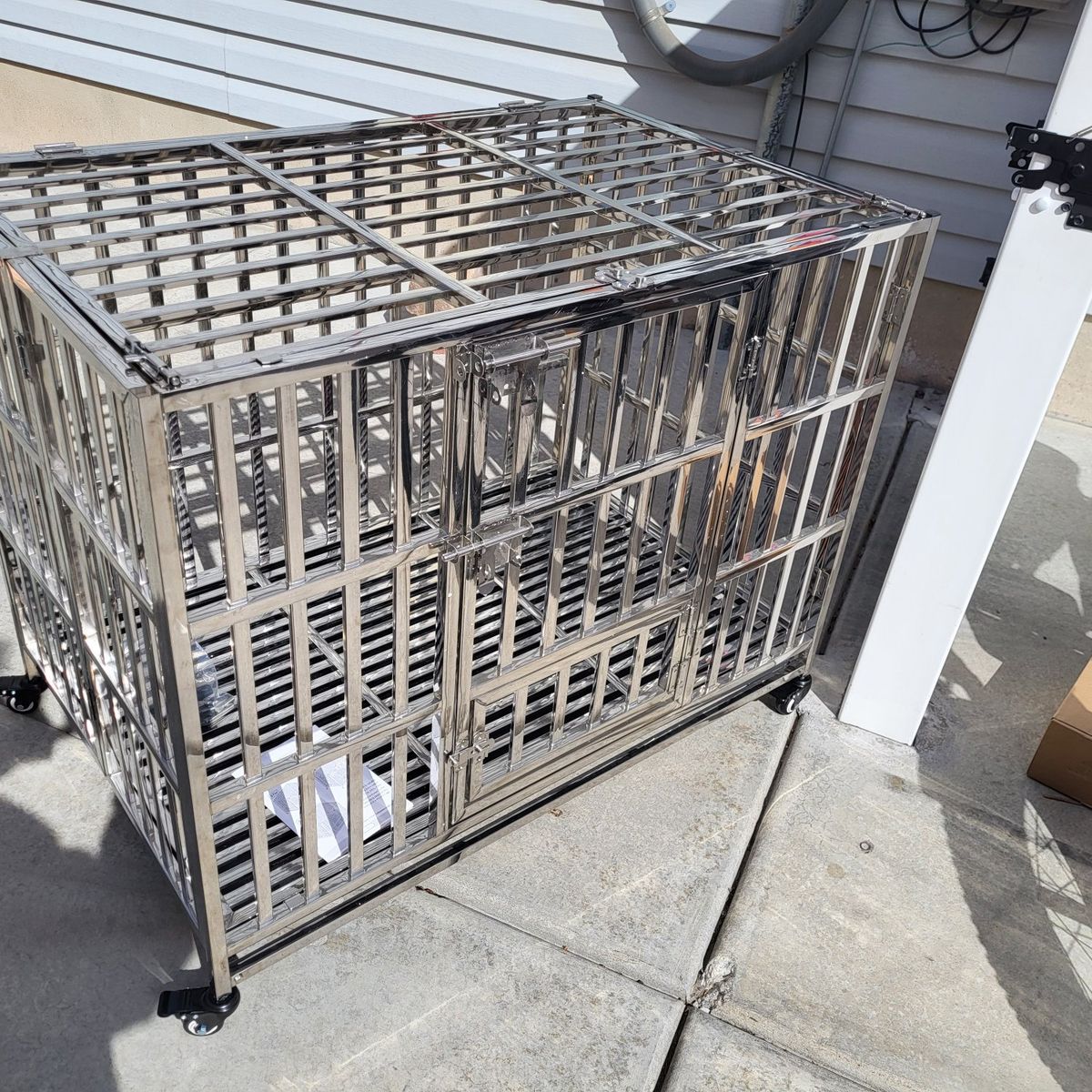 XL Metal Dog Kennel 42" w/2 Doors & Wheels