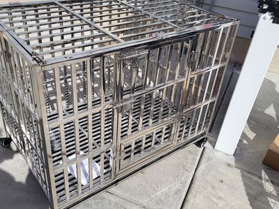 XL Metal Dog Kennel 42" w/2 Doors & Wheels