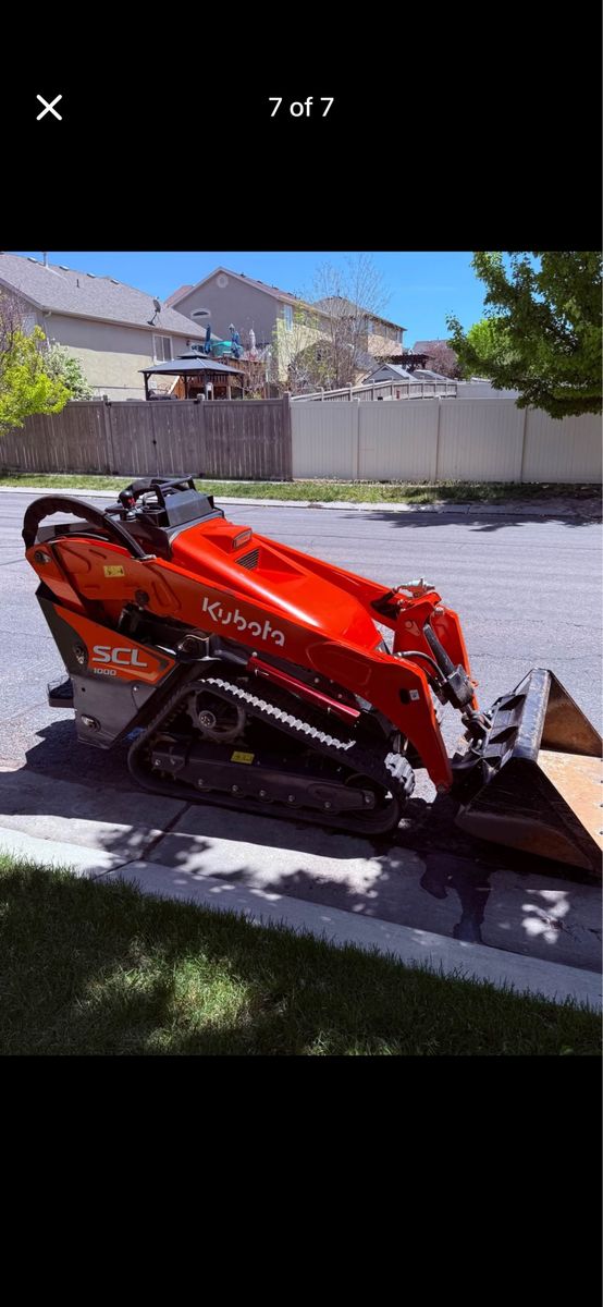 Kabota SCL 1000 Mini Skid Steer