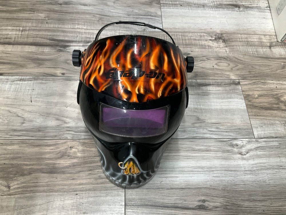 Snap-On AUTO DARKENING WELDING HOOD