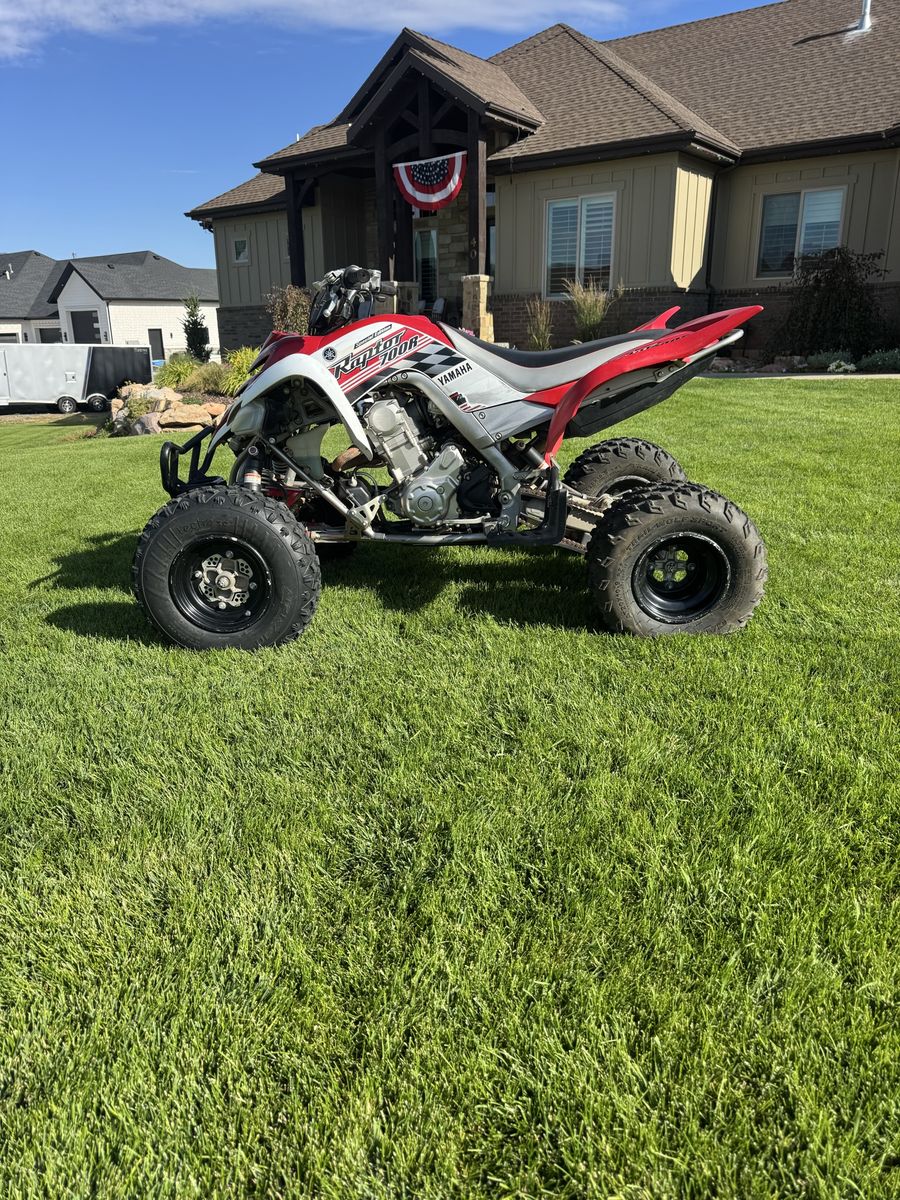 Yamaha Raptor 700R Special Edition ATV Quad - Red/White