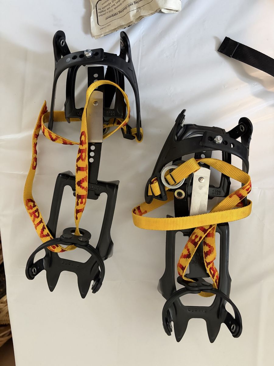 Grivel G10 Mountaineering Crampons – Excellent Condition – Pair