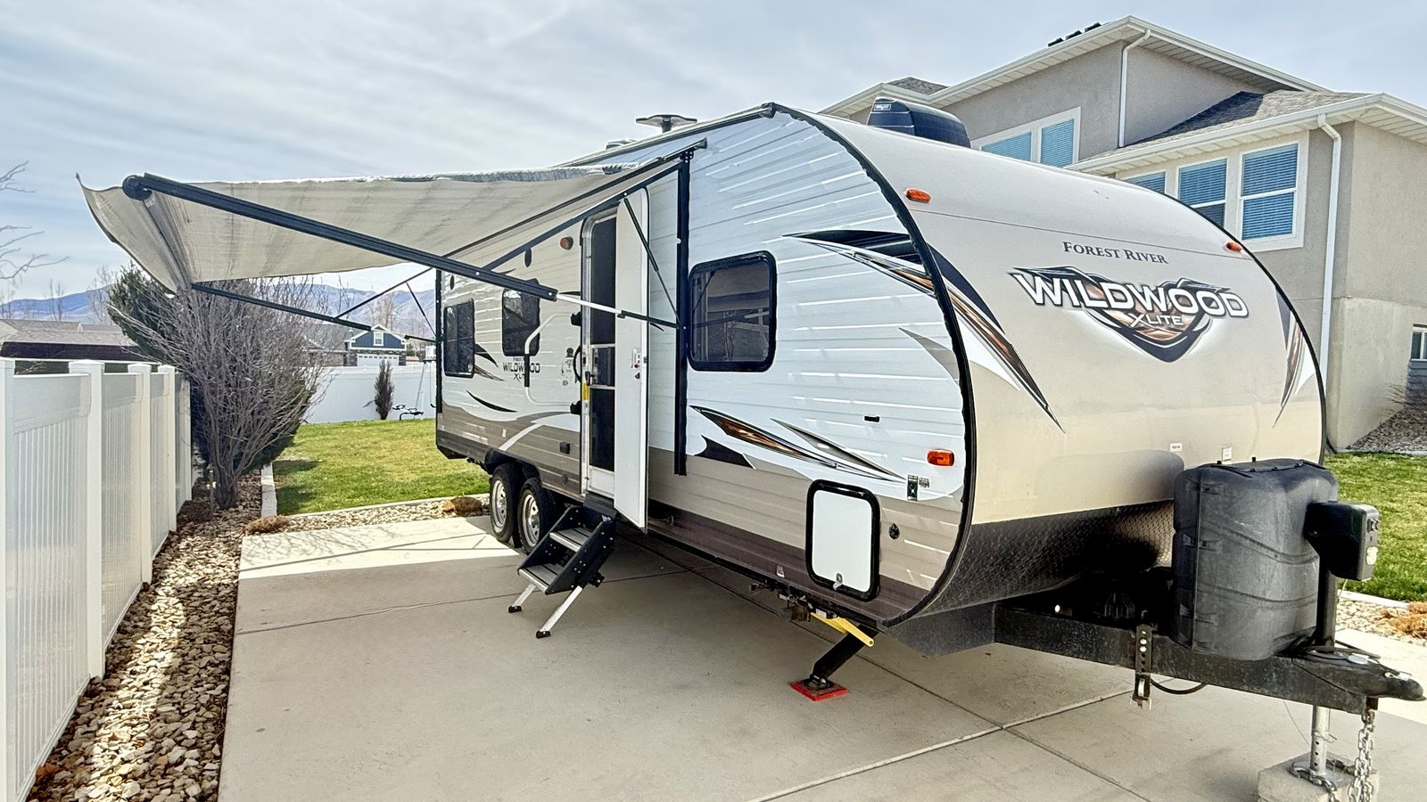 2019 Forest River Wildwood X-Lite 211SSXL Toy Hauler