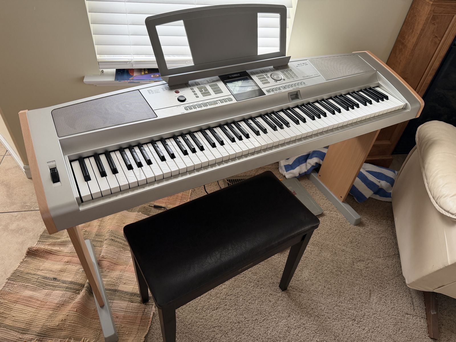 Yamaha Portable Grand Piano DGX-505
