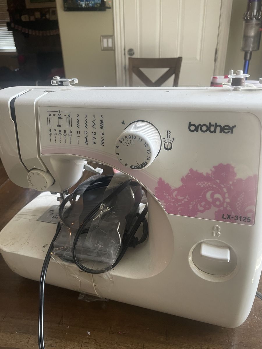 Brothers, LX3125 sewing machine with foot pedal