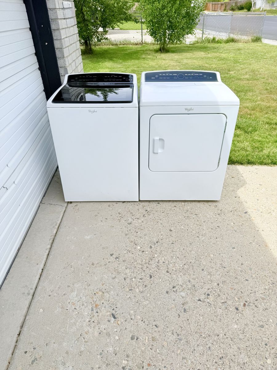 Whirlpool washer and electric dryer