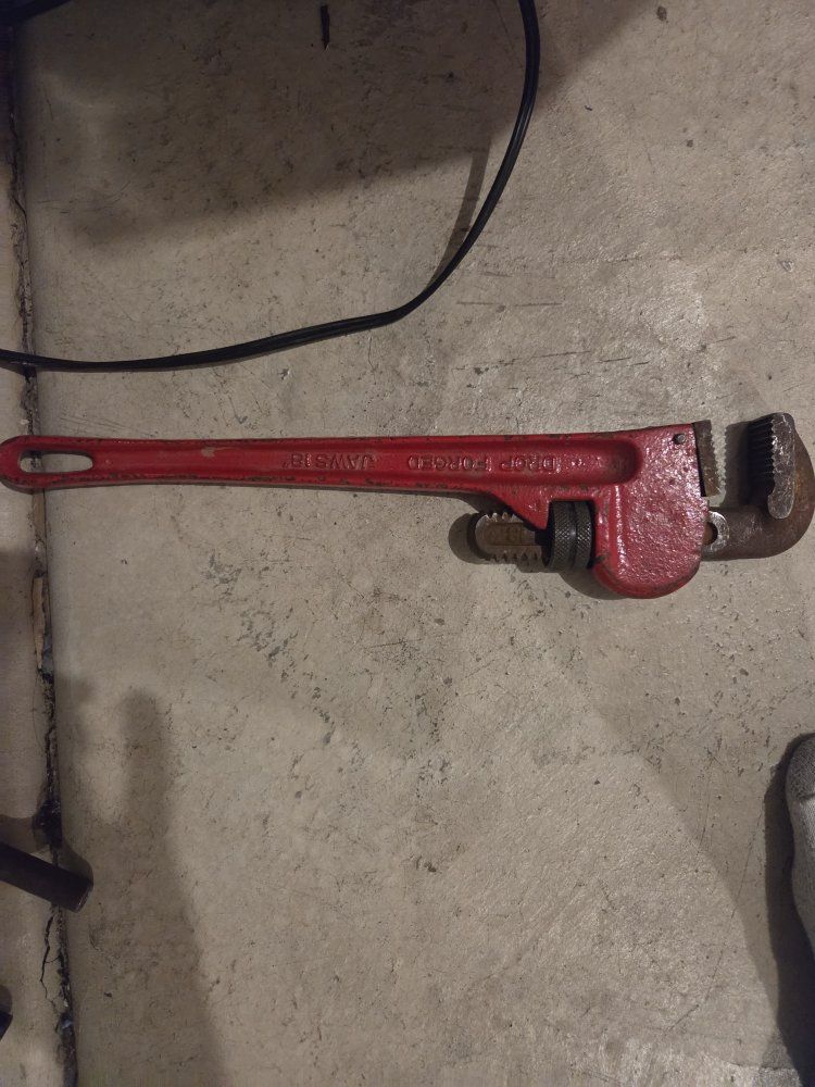JAWS 18" Drop Forged Pipe Wrench - Heavy Duty Red Hand Tool