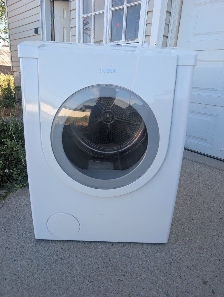 BOSCH WTMCS21UC/06 Nexxt 500 Series Gas-Fired Dryer - White