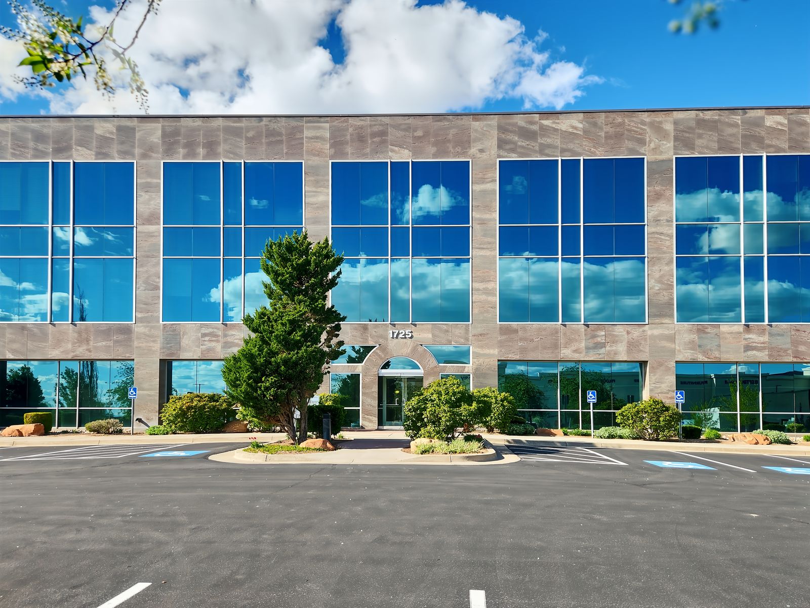 Start Smart: No Setup Fee for Your Business Address!