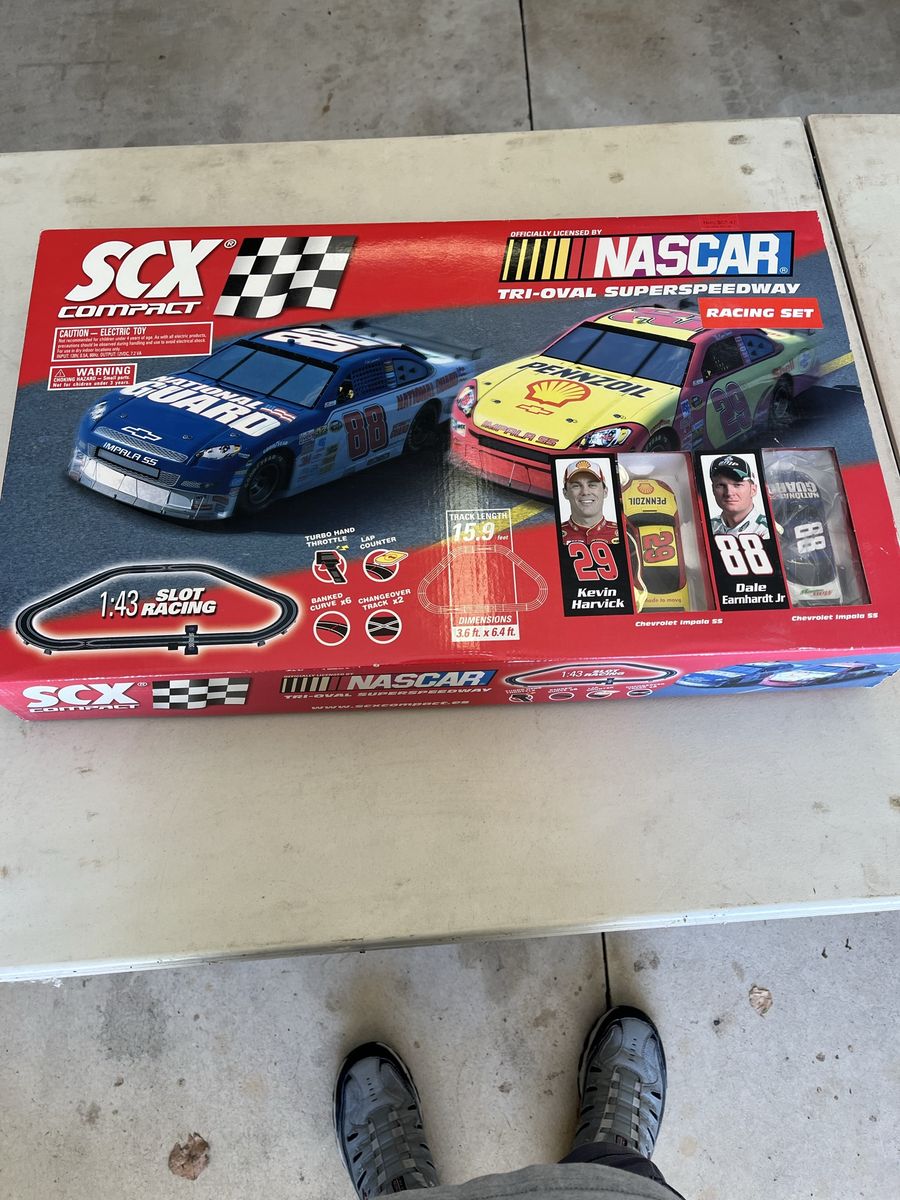 SCX Compact NASCAR Tri-Oval Super Speedway 1:43 Slot Racing Set - Kevin Harvick & Dale Earnhardt Jr.