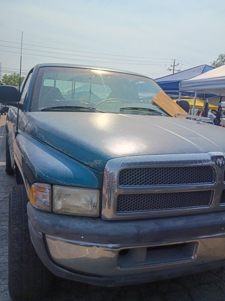 Dodge Ram SLT V8 Extended Cab Pickup Truck - Green