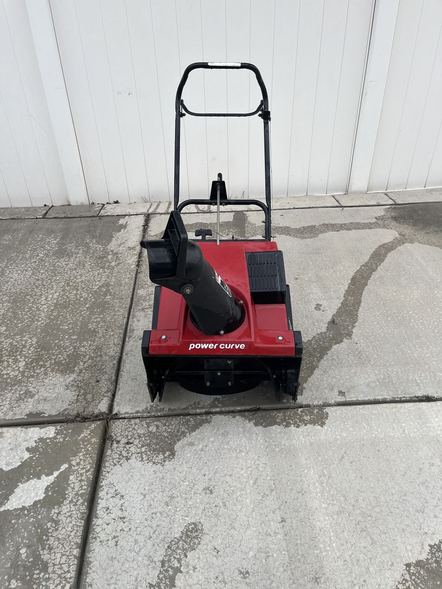 Toro 2 stroke 5 hp suzuki  motor