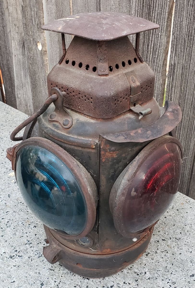 ANTIQUE TRAIN STOP LIGHT