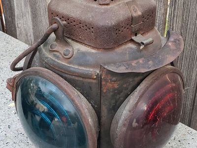 ANTIQUE TRAIN STOP LIGHT