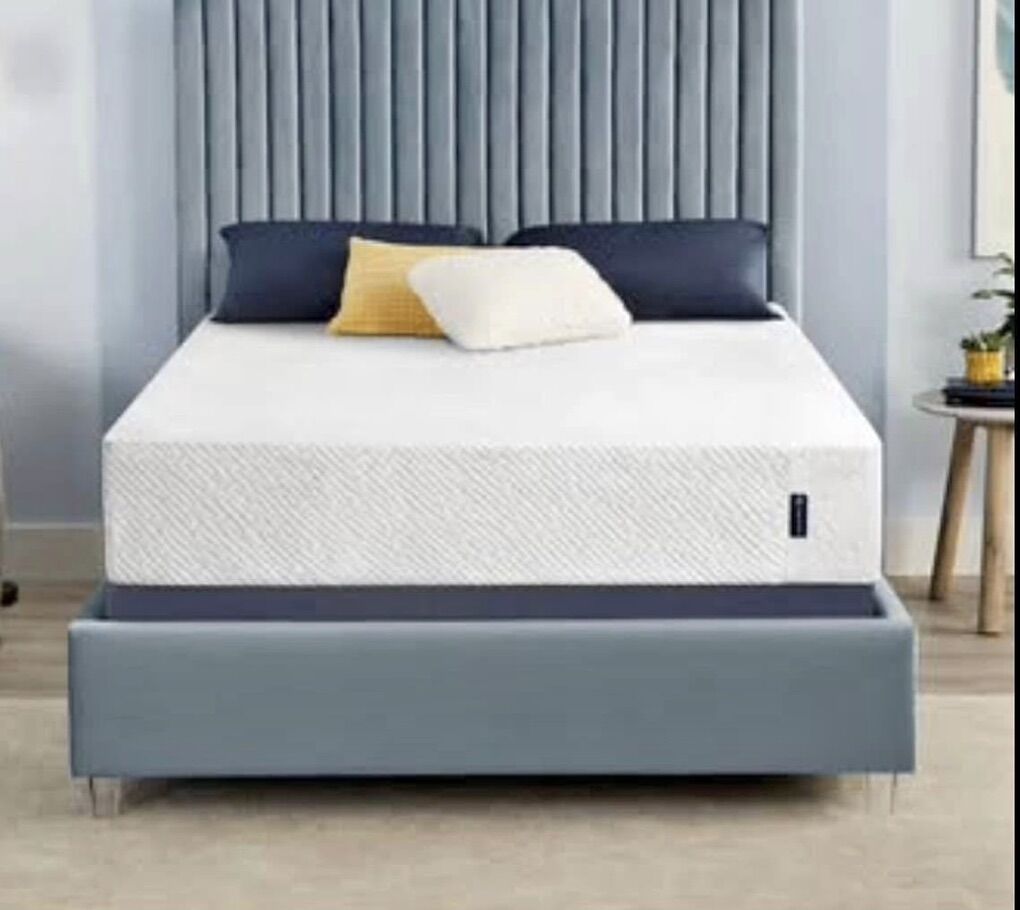 LIKE NEW KING SERTA MEMORY FOAM MATTRESS
