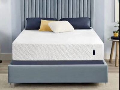 LIKE NEW KING SERTA MEMORY FOAM MATTRESS