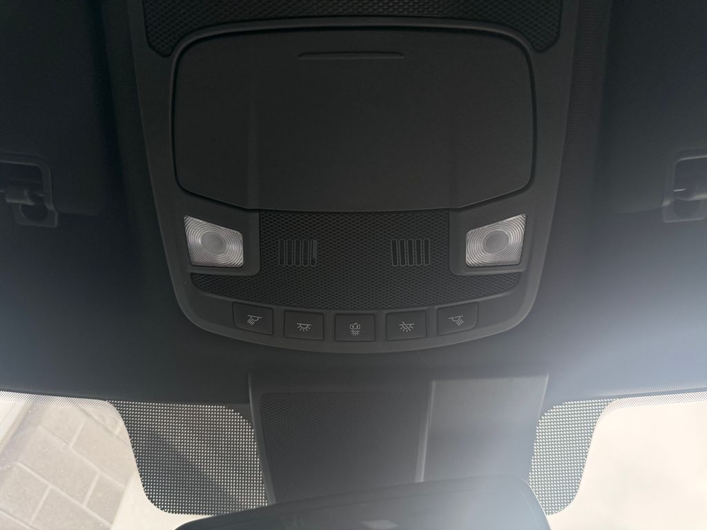 Main image 30
