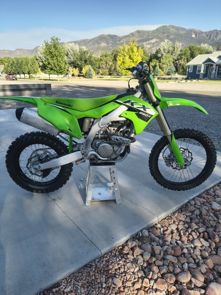 Kawasaki KX250x Dirt Bike