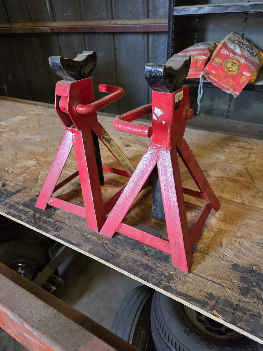 Jack stands in have 3 sets 20 each set