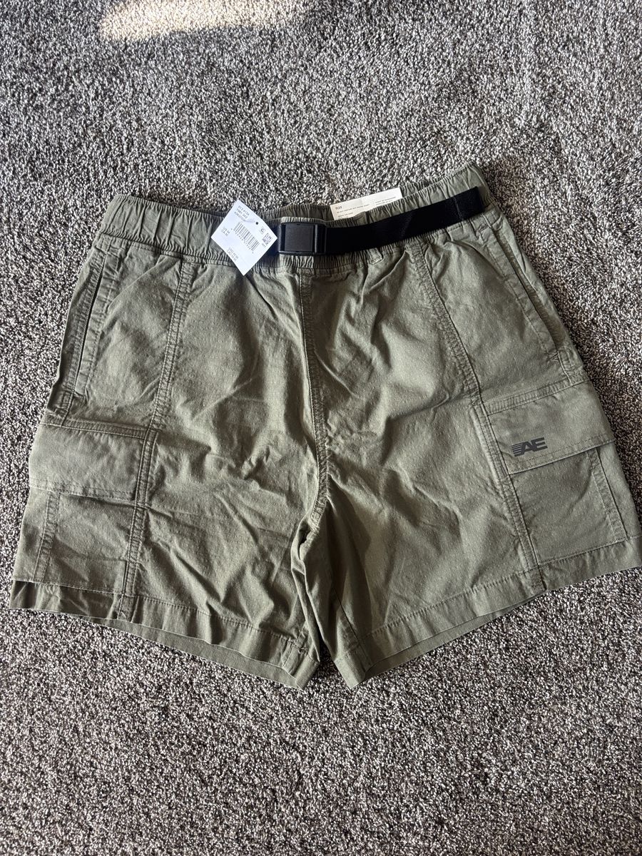 NEW! American Eagle Men's AE 24/7 7" Venture Out Cargo Shorts- Size Medium