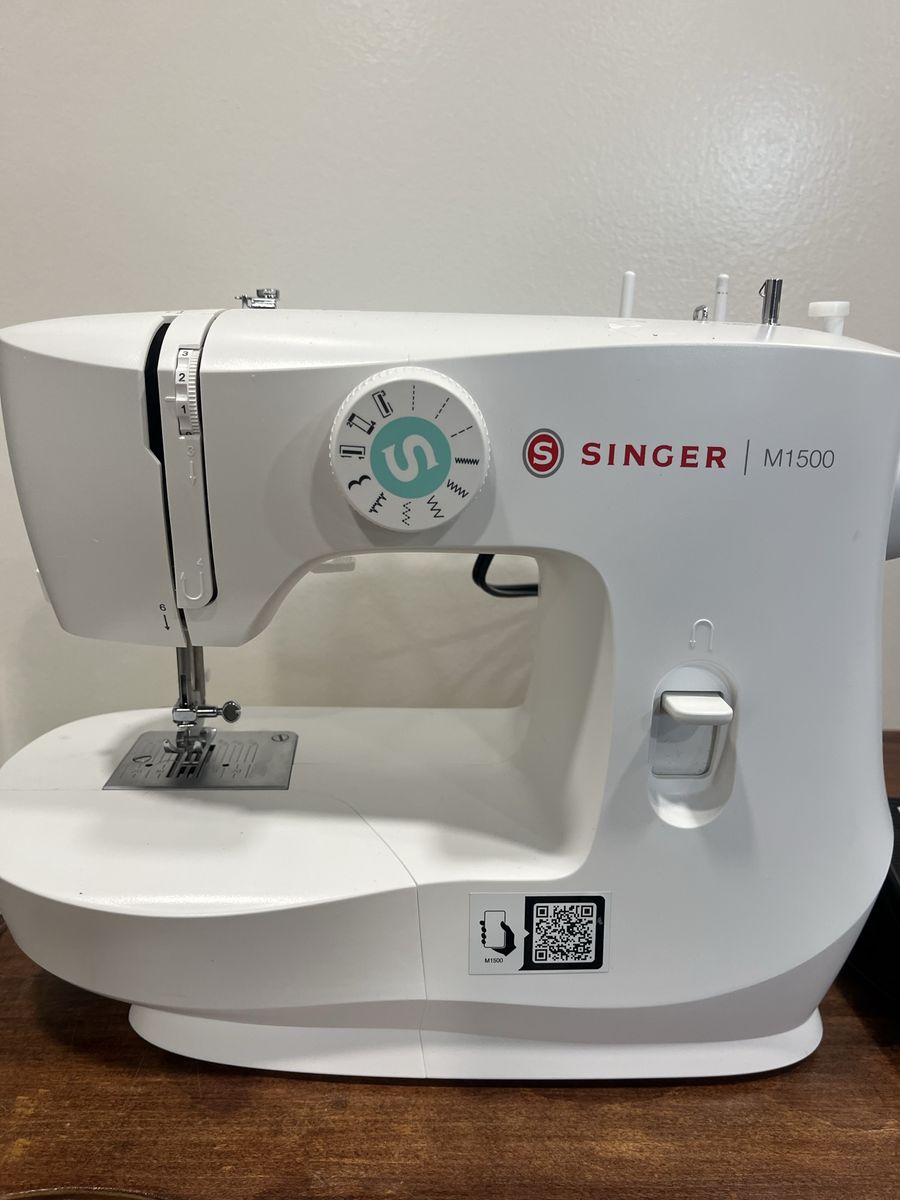 Singer M1500 Sewing Machine