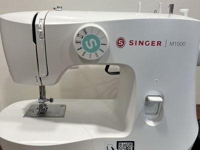 Singer M1500 Sewing Machine